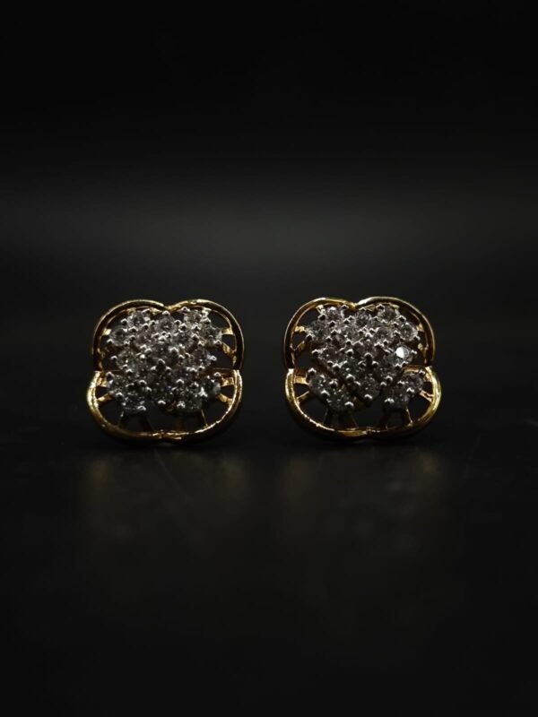 Women's Stud Earring Floral Cluster Shape In 925 Sterling Silver.