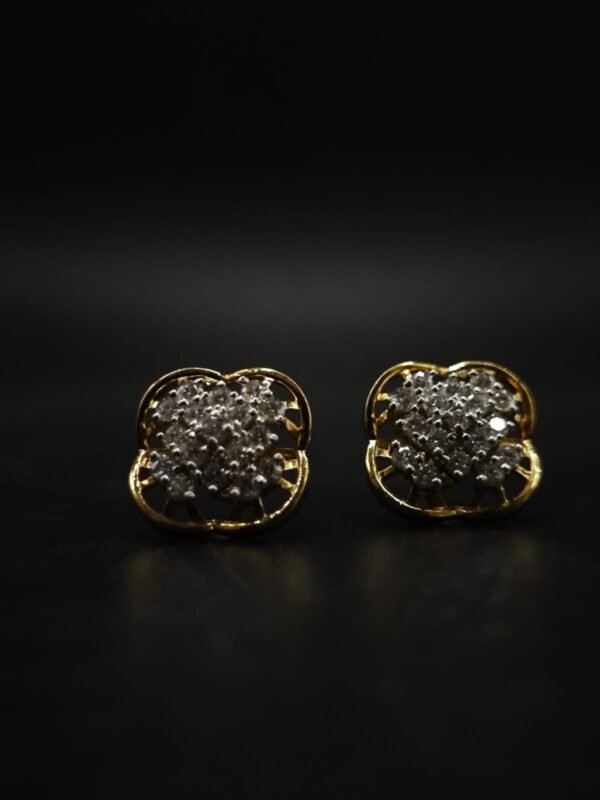 Women's Stud Earring Floral Cluster Shape In 925 Sterling Silver.