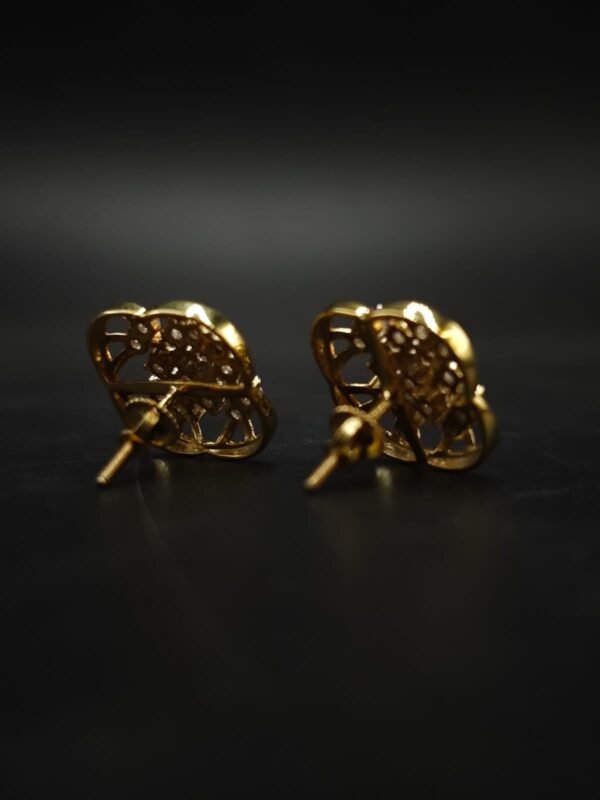 Women's Stud Earring Floral Cluster Shape In 925 Sterling Silver.